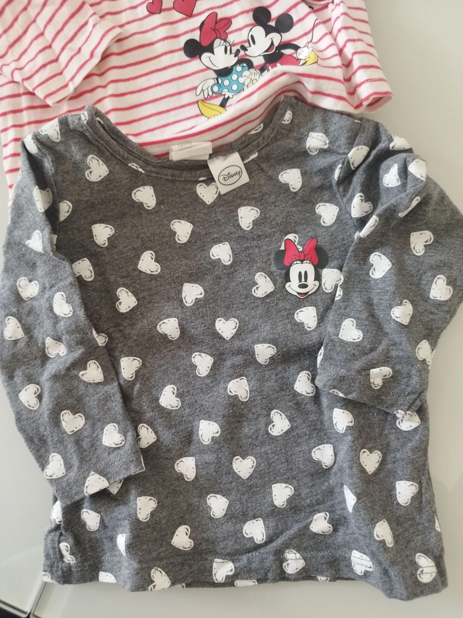 Pak van 2 Minnie Mouse lange mouwen shirts 4-6 maanden H&M – photo 2